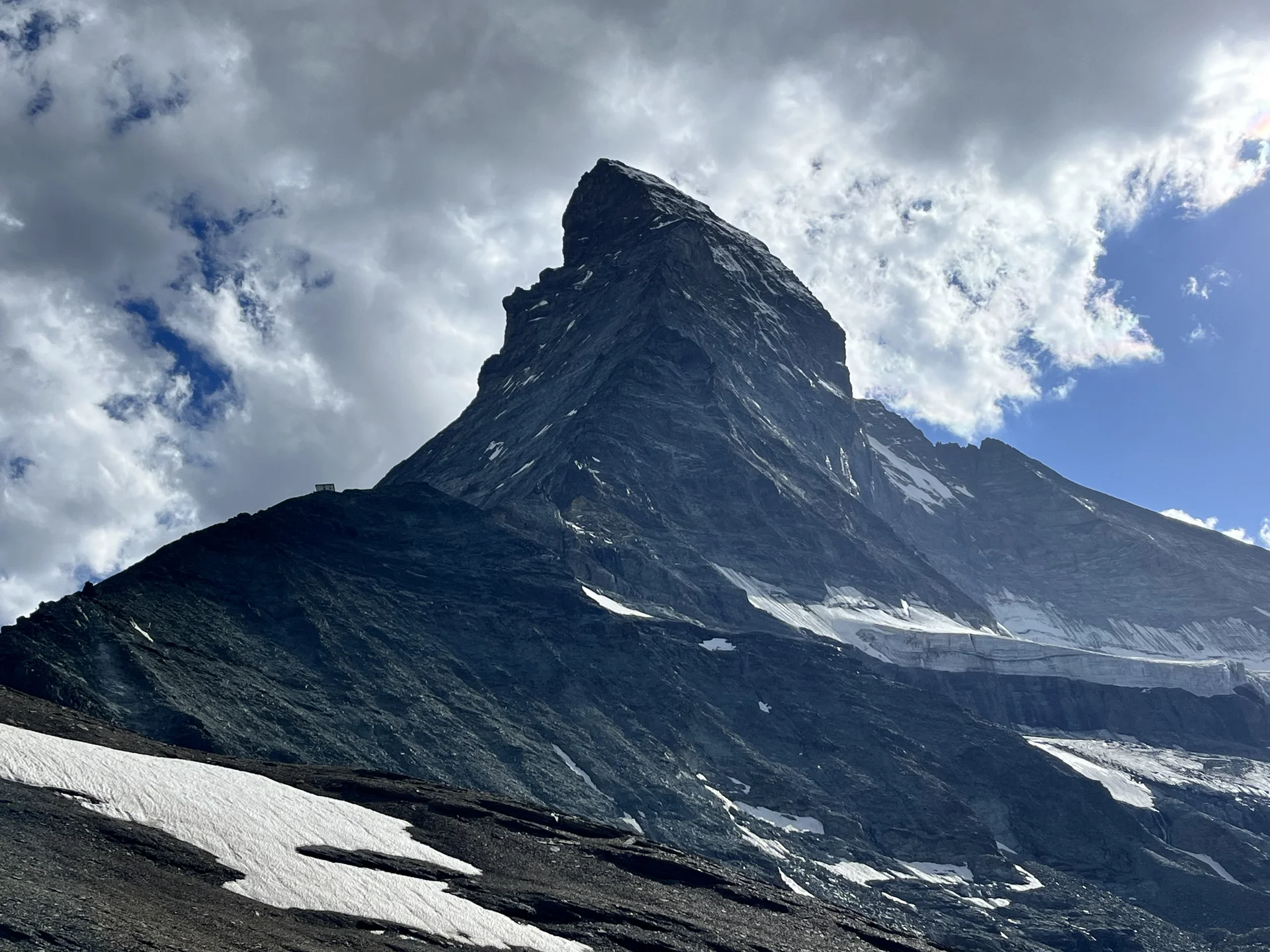 Das Matterhorn mit Hörnlihütte und Hörnligrat | © Bergfreunde München