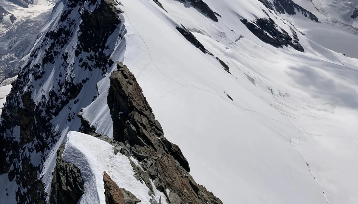 Breithorn Traverse mit Blick auf die Breithorn Zwillinge und den Castor im Hintergrund  | © Bergfreunde München