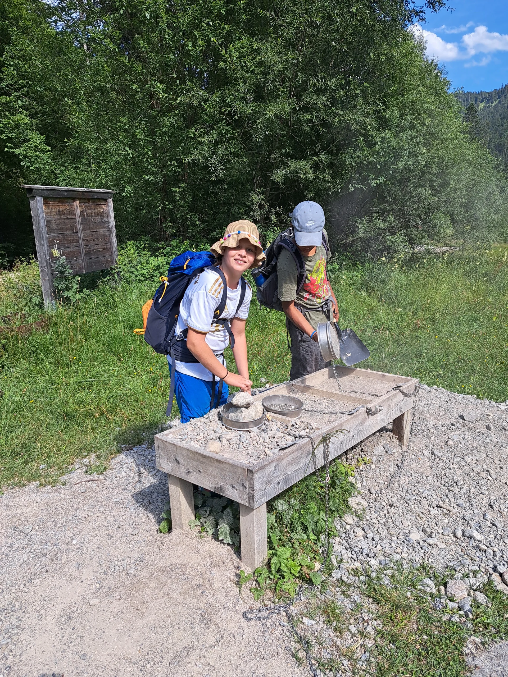 Steine sieben | © Bergfreunde München/TAN