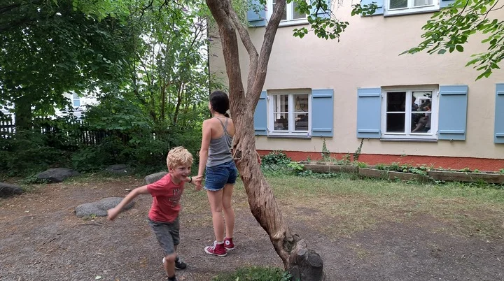 Verstecken im Garten | © Bergfreunde München/TAN