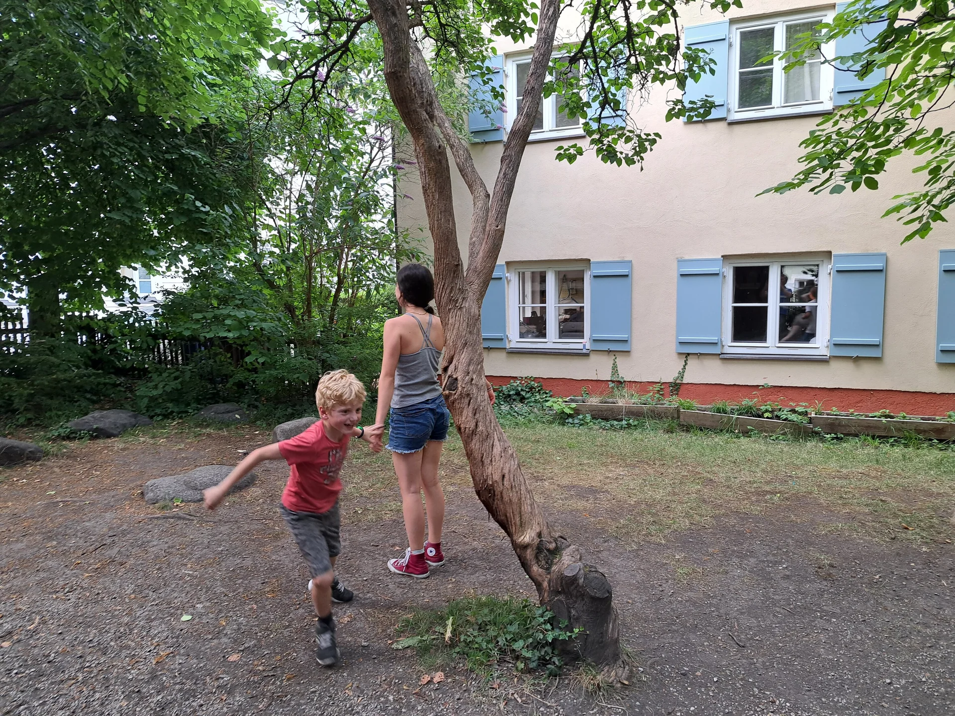 Verstecken im Garten | © Bergfreunde München/TAN