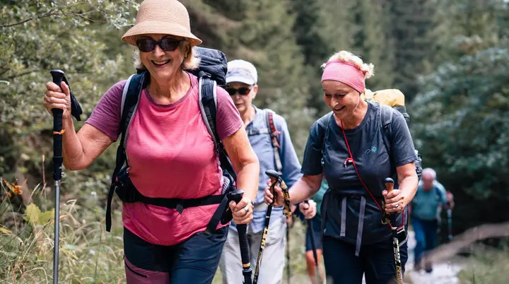 Seniorenwandergruppe beim Aufstieg | © DAV / Marisa Koch
